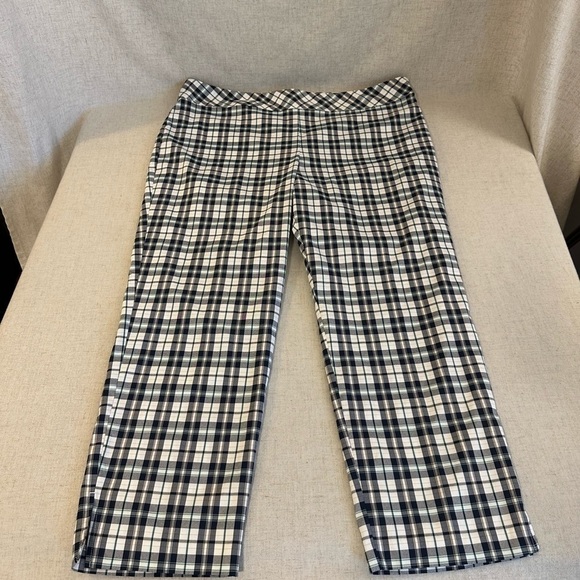 Izod Flat Front Capri Golf Pant Size 10 - Picture 3 of 12